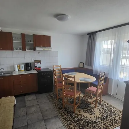 Apartment Leo