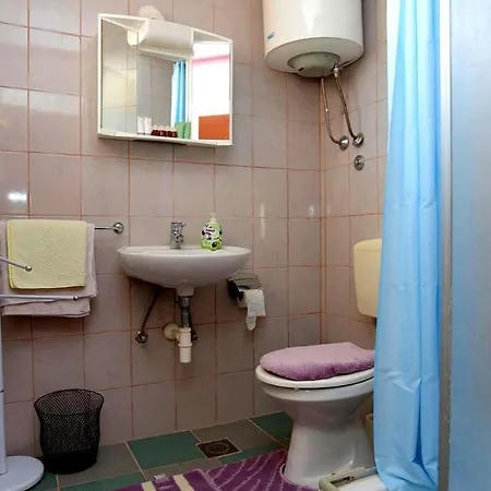 Leo Apartment *