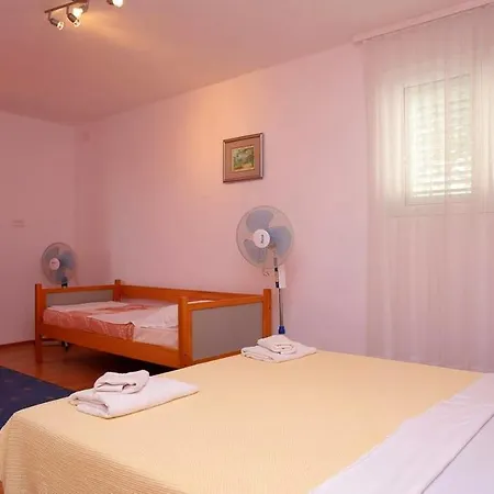 Leo * Makarska